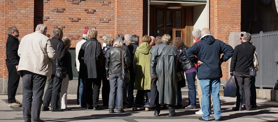 Samlet Gruppe Som Lytter